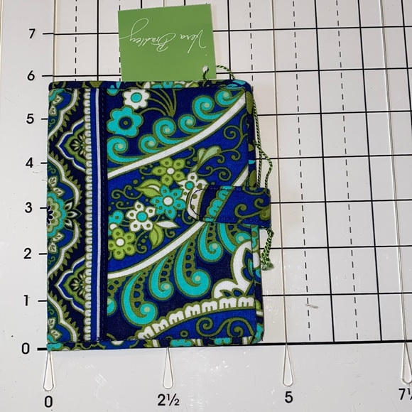 NWT Vera Bradley Passport ID Cover Rhythm & Blues Greens Aqua White Navy - Picture 2 of 16
